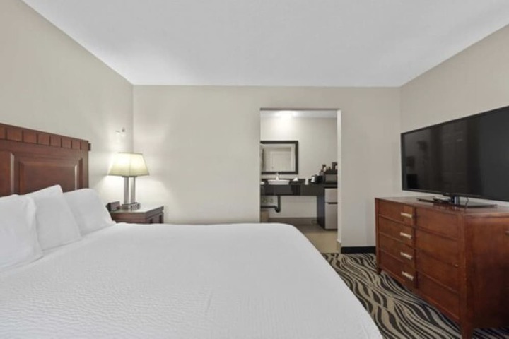 Room 17 of 40