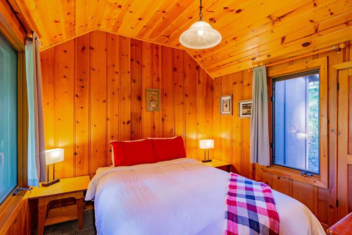 Lake Creek Lodge