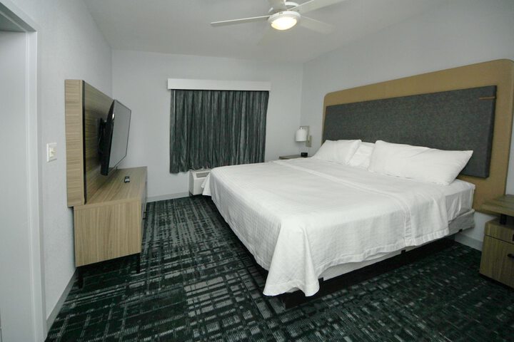 Room 12 of 34