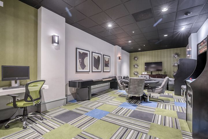 Business Center 125 of 127