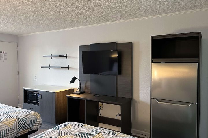 Room 9 of 14