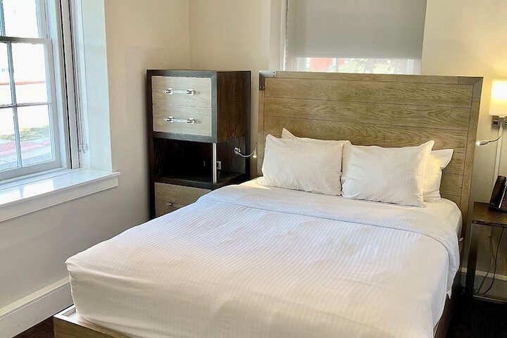 Room 37 of 98