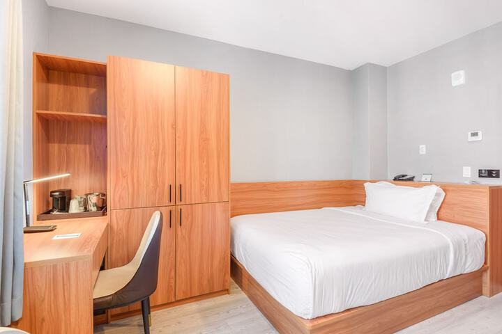 Room 9 of 27