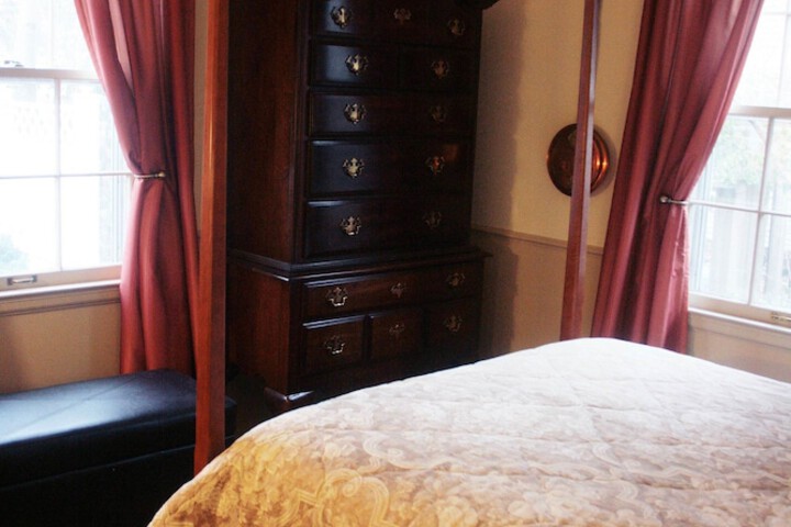 Room 12 of 32