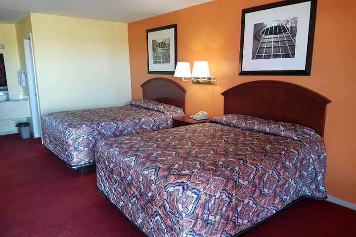 Room 7 of 8