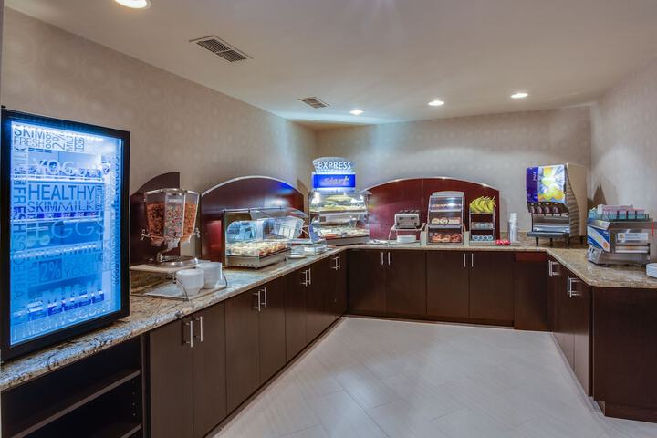 Holiday Inn Express Hotel Naples Downtown - 5th Avenue
