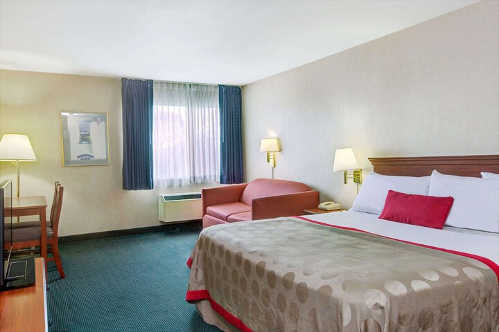Room 15 of 38