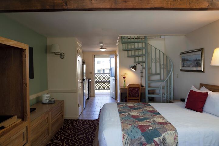 The Corsair & Cross Rip Oceanfront Resort