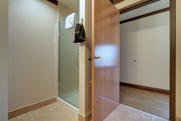 Room 27 of 45