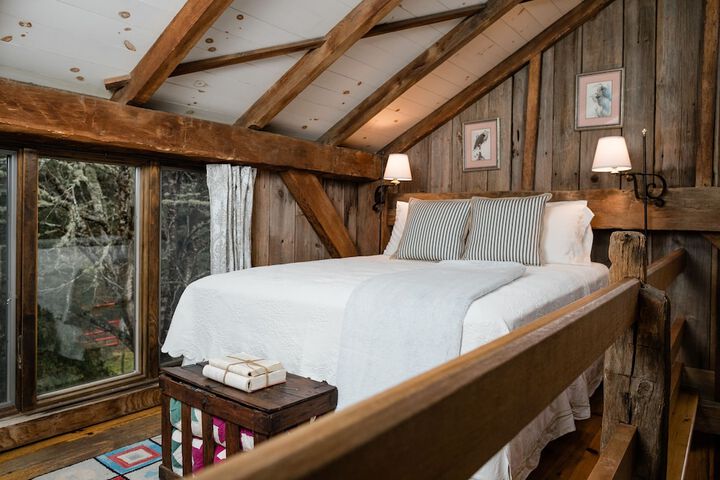 The Mast Farm Inn