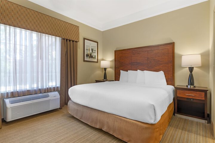 Best Western Plus Monica Royale Inn & Suites