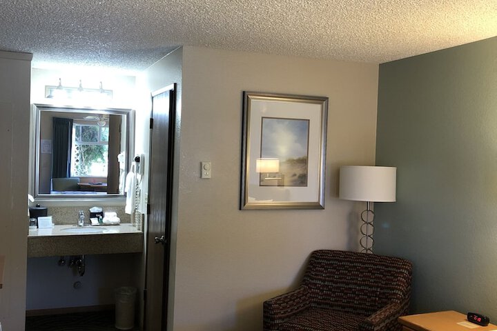 Super 8 by Wyndham Florence OR
