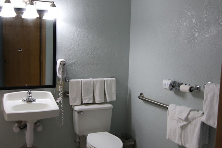 Room 21 of 34