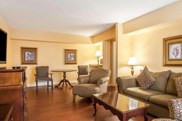 Room 21 of 34