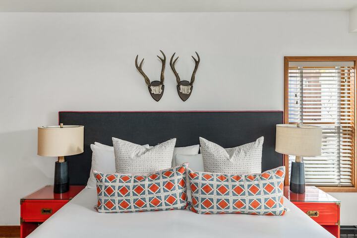Element 52 Auberge Collection