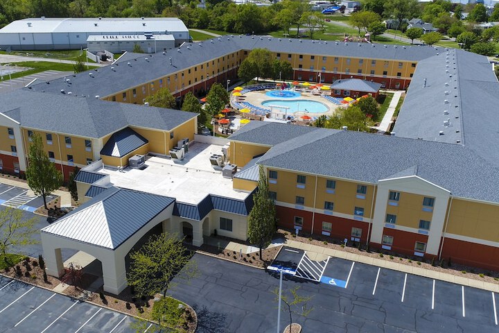 Cedar Points Express Hotel