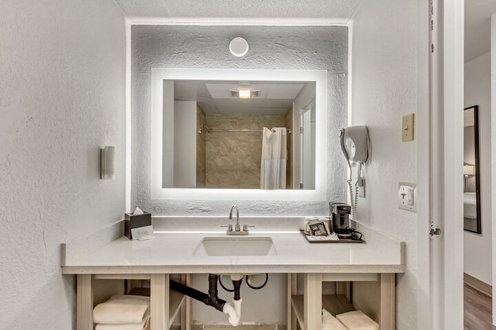 Room 10 of 46
