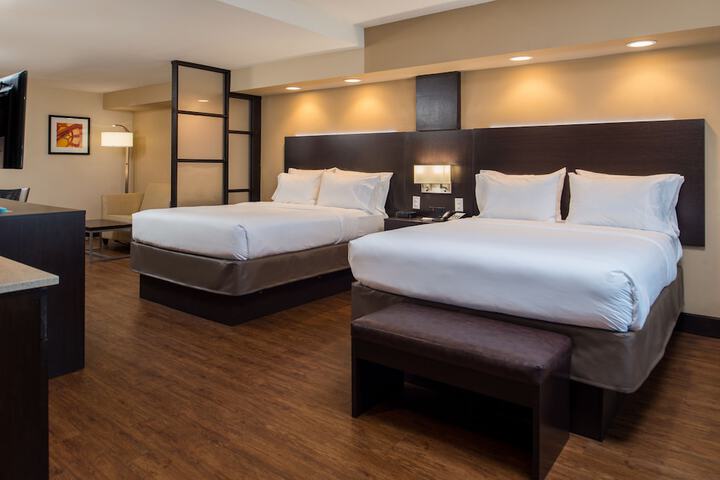 Room 35 of 103