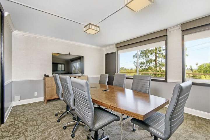 Business Center 47 of 52