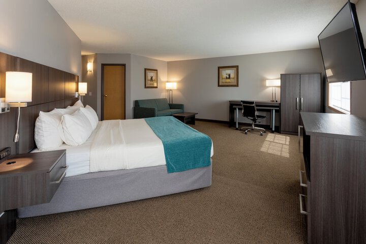 Paynesville Inn & Suites