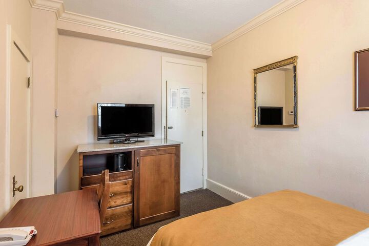 Room 53 of 84