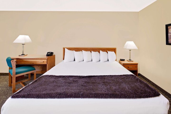 Room 27 of 46