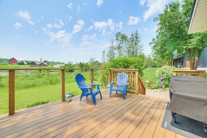 Riverfront Cheboygan Cabin w / Kayaks & Dock!