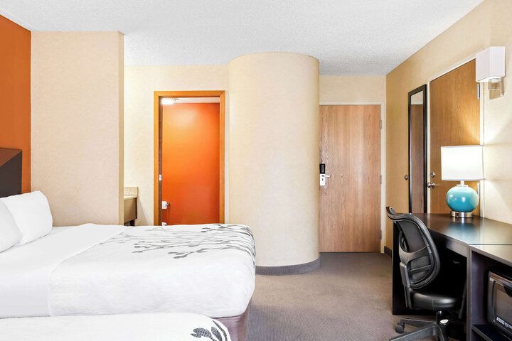 Room 43 of 59