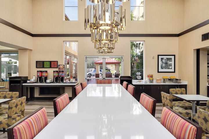 Hampton Inn & Suites Seattle-North / Lynnwood