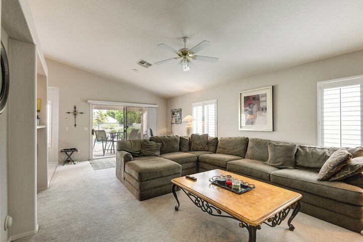 Pool & Golf Course Views: Family Home in Gilbert