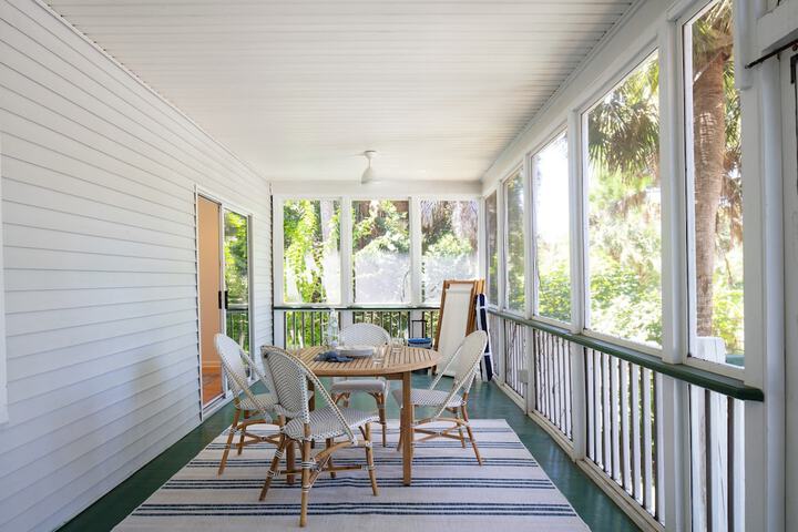 Hemlock by Avantstay Minutes From Folly Beach w / Multiple Patios