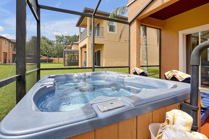 Regal Oaks Resort Vacation Townhomes by IDILIQ