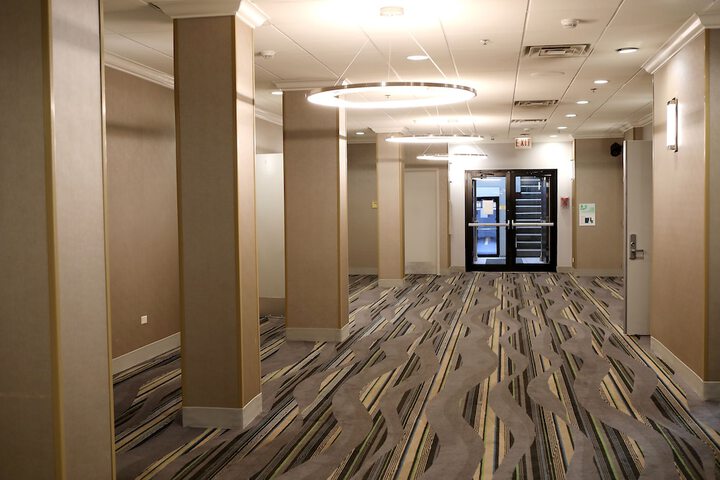 Ballroom/Hall 75 of 79