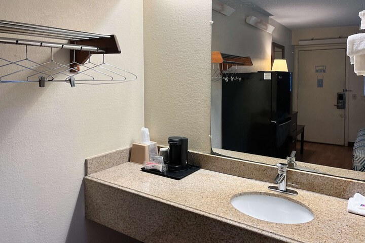 Room 3 of 7
