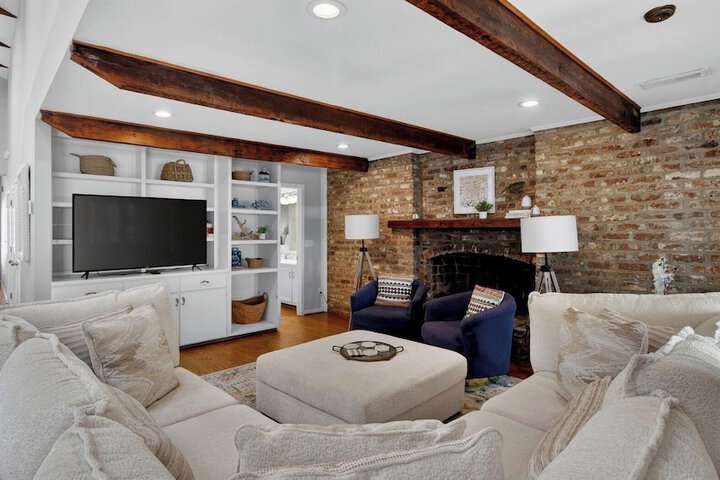 Lighthouse by Avantstay Beachfront View Home w / Pool Table & Ping Pong