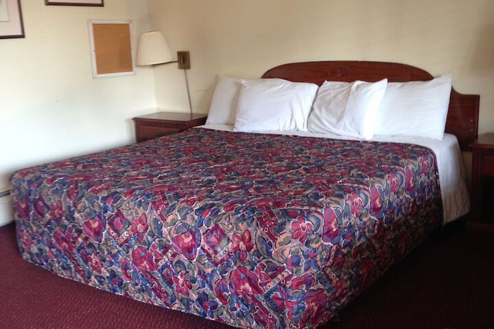 Room 13 of 37