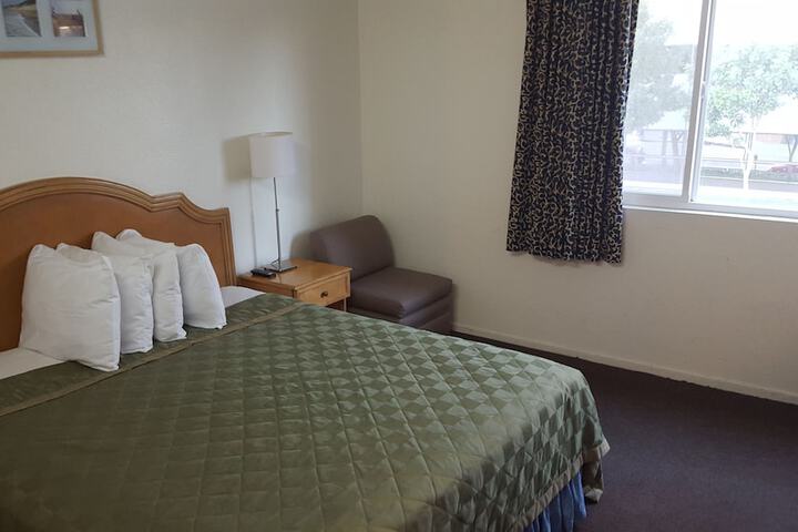 Room 16 of 37