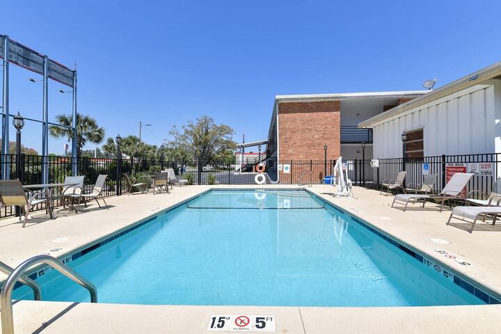 Pool 4 of 30