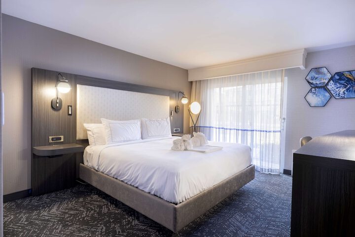 Room 10 of 27