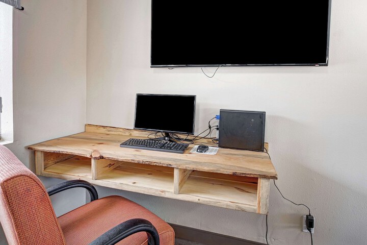 Business Center 46 of 46