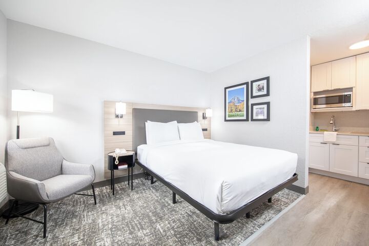 Room 32 of 49
