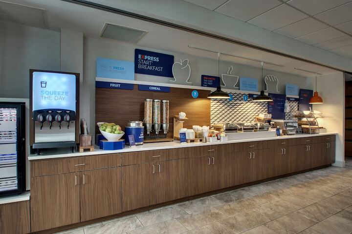 Holiday Inn Express & Suites Waukegan by IHG