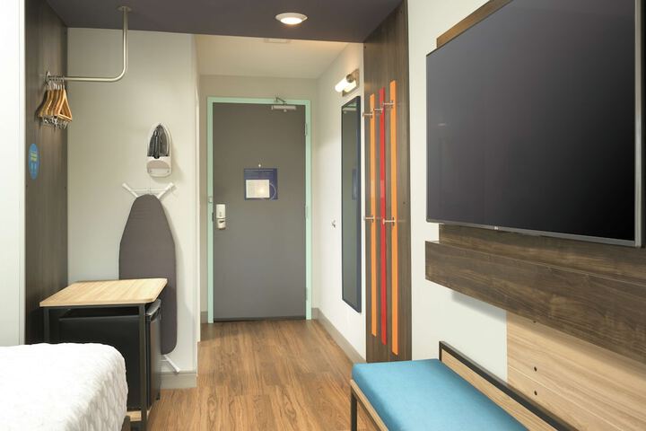 Room 7 of 27