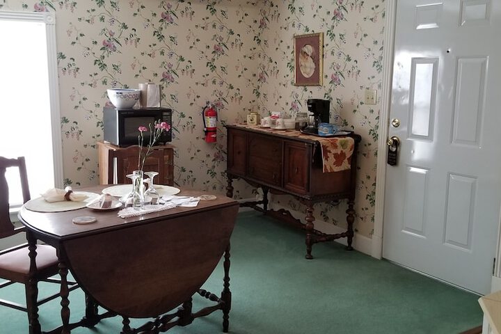 Room 18 of 125