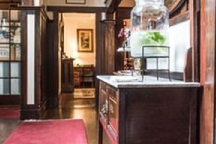 Oak Bay Guest House Bed & Breakfast