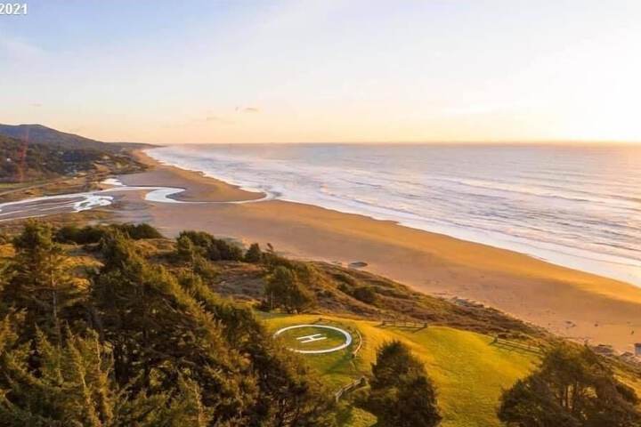 Lx28: Gold Beach Oceanfront Estate