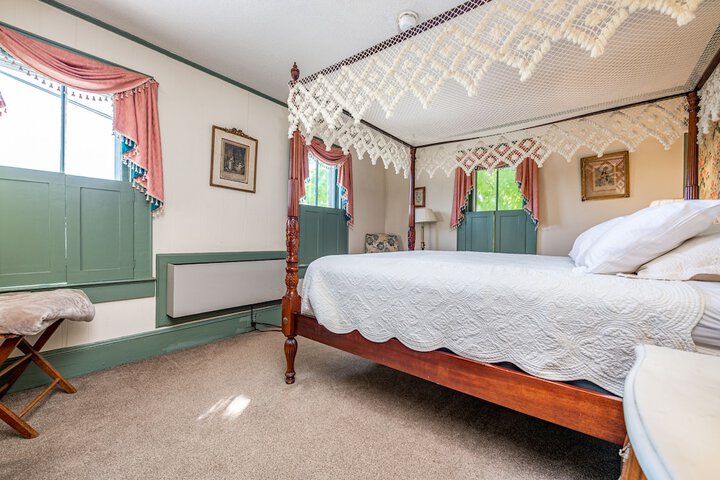 Wayside Inn