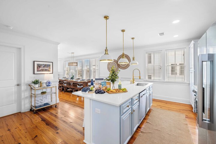 1 Block to Beach Newly Renovated 6bdr w / Rooftop Views Sand Dune by Avantstay