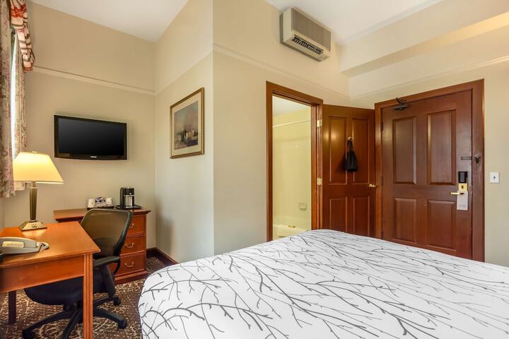 Room 19 of 39