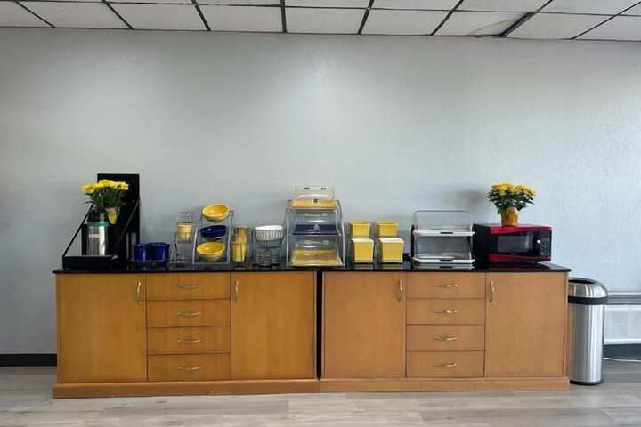 Breakfast/Coffee Service 17 of 17